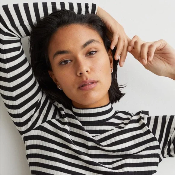 H&M Striped Cropped Mock Neck Top - Picture 2 of 7